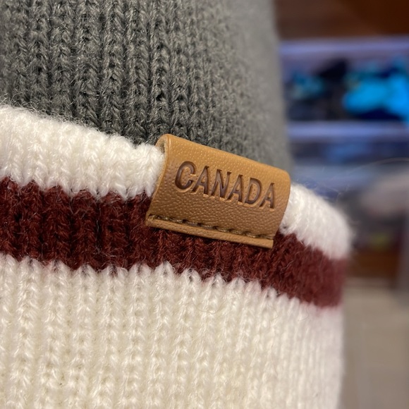 Canada warm toque Large Adults - Picture 3 of 5